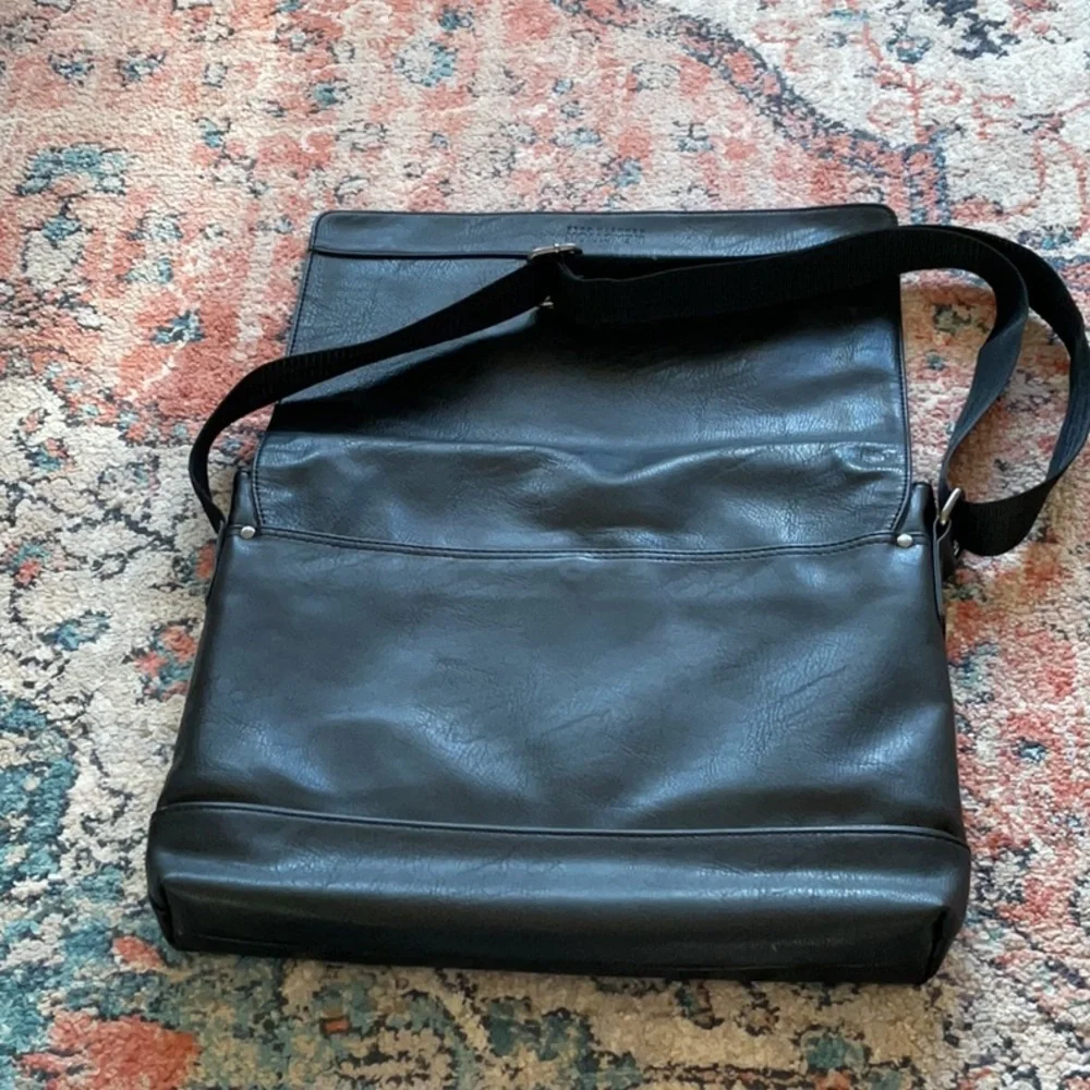 Kenneth Cole Reaction this kenneth